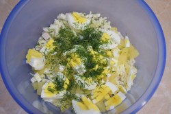 название картинки Салат с копченой курицей и ананасами