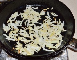 Салат: корейская морковка, курица, грибы