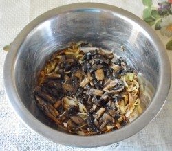 Салат: корейская морковка, курица, грибы