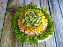 Салат крабовые палочки кукуруза огурец