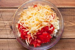 название картинки Салат крабовые палочки помидоры яйца сыр