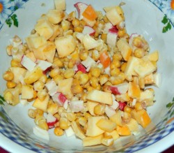 название картинки Салат крабовые палочки с яблоком и кукурузой