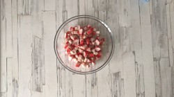 название картинки Салат крабовые палочки сыр чеснок