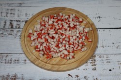 Салат с крабовыми палочками и огурцом классический