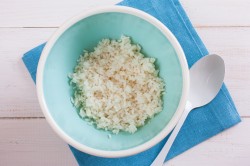 название картинки Крабовый салат с рисом и кукурузой классический