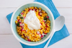 название картинки Крабовый салат с рисом и кукурузой классический