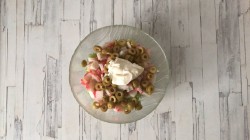 Крабовый салат с китайской капустой - шаг 7 Крабовый салат с китайской капустой - шаг 7