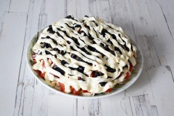 название картинки Салат Красные маки с курицей