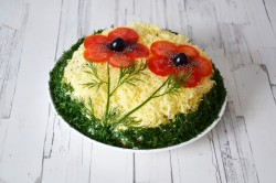 название картинки Салат Красные маки с курицей