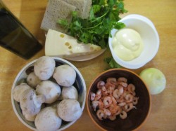 Салат Креветки грибы сыр