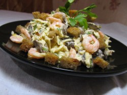 Салат Креветки грибы сыр