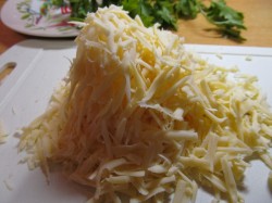 Салат Креветки грибы сыр