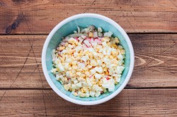 название картинки Салат креветки кальмары крабовые палочки