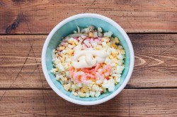 название картинки Салат креветки кальмары крабовые палочки