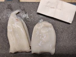 Салат креветки кальмары красная икра