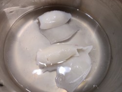 Салат креветки кальмары красная икра