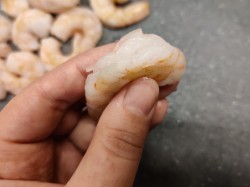 Салат креветки кальмары красная икра