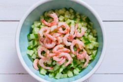 Салат креветки огурец яйцо