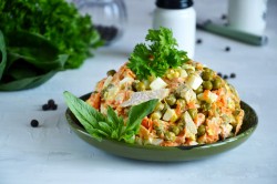 название картинки Салат Купеческий классический со свининой