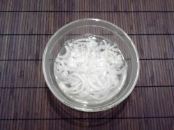 Салат Купеческий с куриными грудками и зеленым горошком