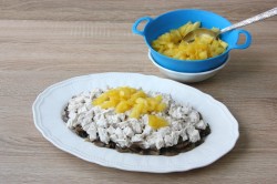 название картинки Салат курица ананас грибы сыр