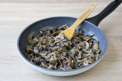 название картинки Салат курица ананас грибы сыр