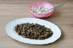 название картинки Салат курица ананас грибы сыр