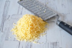 название картинки Салат курица с ананасами слоями