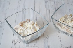 название картинки Салат курица с ананасами слоями