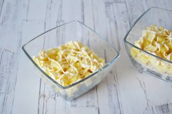 название картинки Салат курица с ананасами слоями