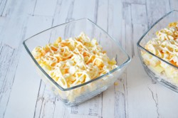 название картинки Салат курица с ананасами слоями