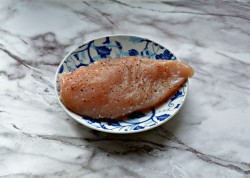 Салат курица с ананасами сыром и чесноком