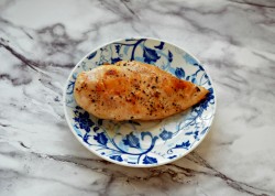 Салат курица с ананасами сыром и чесноком