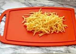 Салат курица с ананасами сыром и чесноком