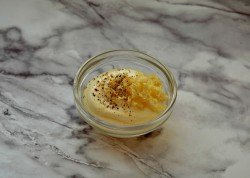 Салат курица с ананасами сыром и чесноком