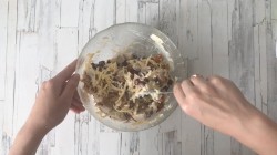 название картинки Салат курица с фасолью и грибами