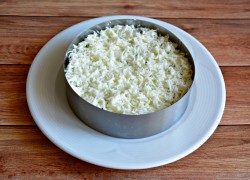 Салат курица с шампиньонами и грецкими орехами