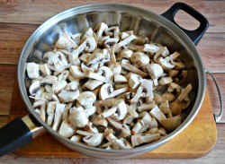 Салат курица с шампиньонами и грецкими орехами