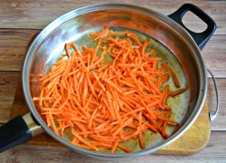 Салат курица с шампиньонами и грецкими орехами