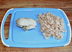 Салат курица с шампиньонами и грецкими орехами