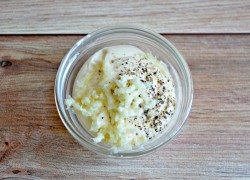 Салат курица с шампиньонами и грецкими орехами