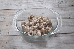 название картинки Салат с курицей, огурцом, яйцом и сыром