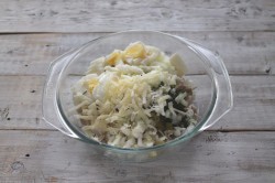 название картинки Салат с курицей, огурцом, яйцом и сыром