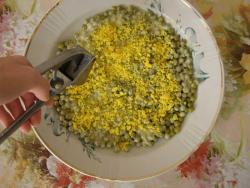 название картинки Салат курица, соленые огурцы, майонез