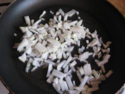 Салат лисья шубка с грибами и копчёным сыром