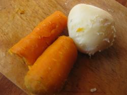 Салат лисья шубка с грибами и копчёным сыром