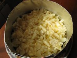 Салат лисья шубка с грибами и копчёным сыром