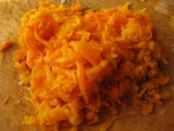 Салат лисья шубка с грибами и копчёным сыром