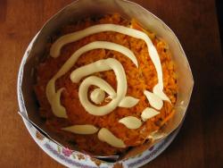 Салат лисья шубка с грибами и копчёным сыром