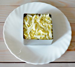 название картинки Салат жареные грибы с яйцом и курицей